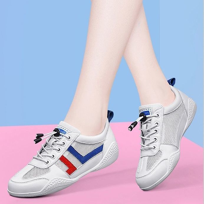 Mesh breathable hollow-out white sneakers for women, 2025 summer new arrival, versatile casual shoes for students, fashionable athletic skate shoes