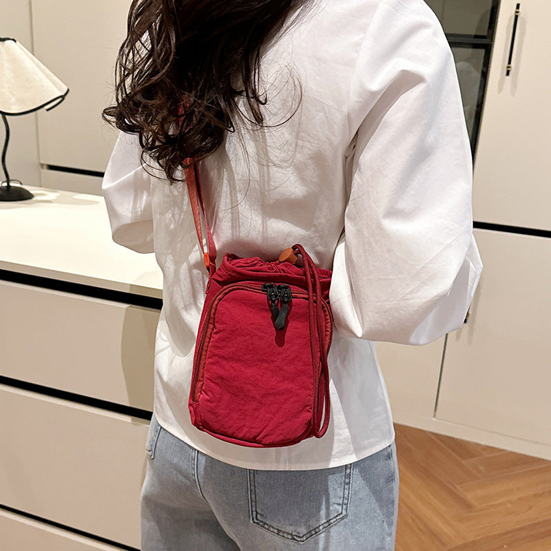 New bag Women's messenger bag 2025 outdoor sports lightweight mobile phone bag Oxford cloth shoulder bag commuter small satchel