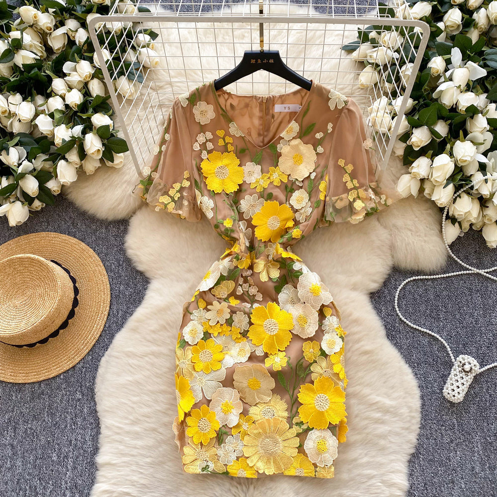 High-end women's summer dress - french vintage v-neck lantern sleeve, heavily embroidered mesh, cinched waist, puff sleeve dress