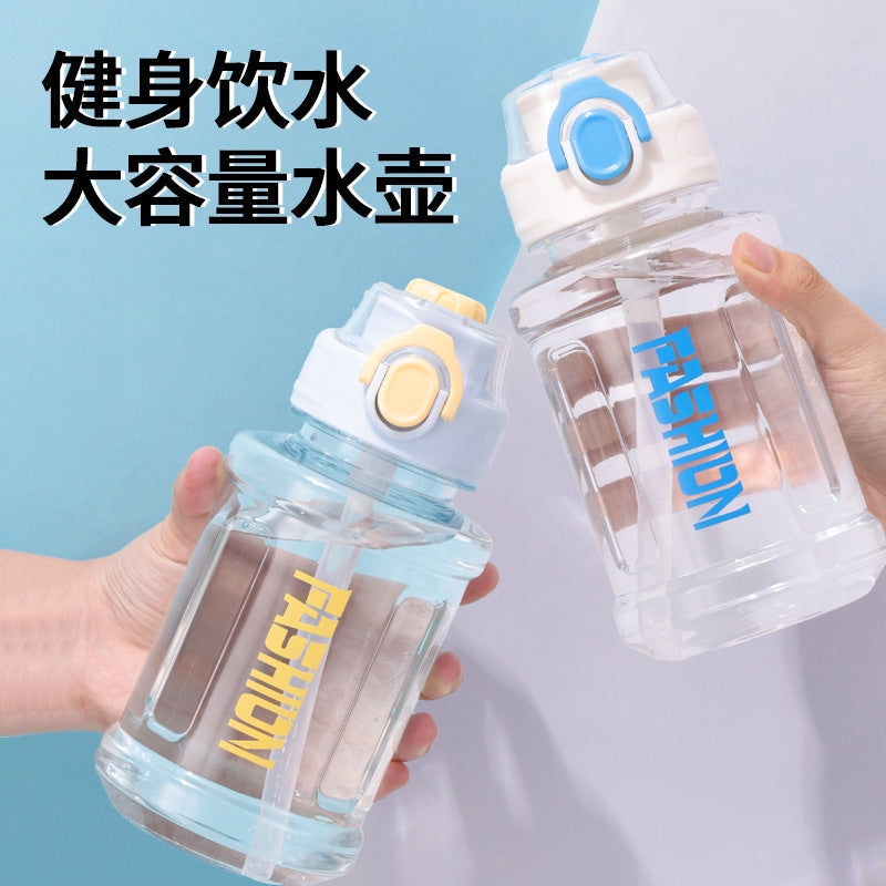 Summer large capacity outdoor sports water bottle for men and women, portable drop-proof plastic water bottle with bouncing straw space cup