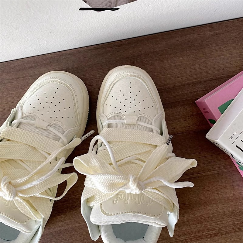 Women's white sneakers - new autumn 2026 collection: perfect with skirts, trendy & unique design, casual & versatile platform sneakers