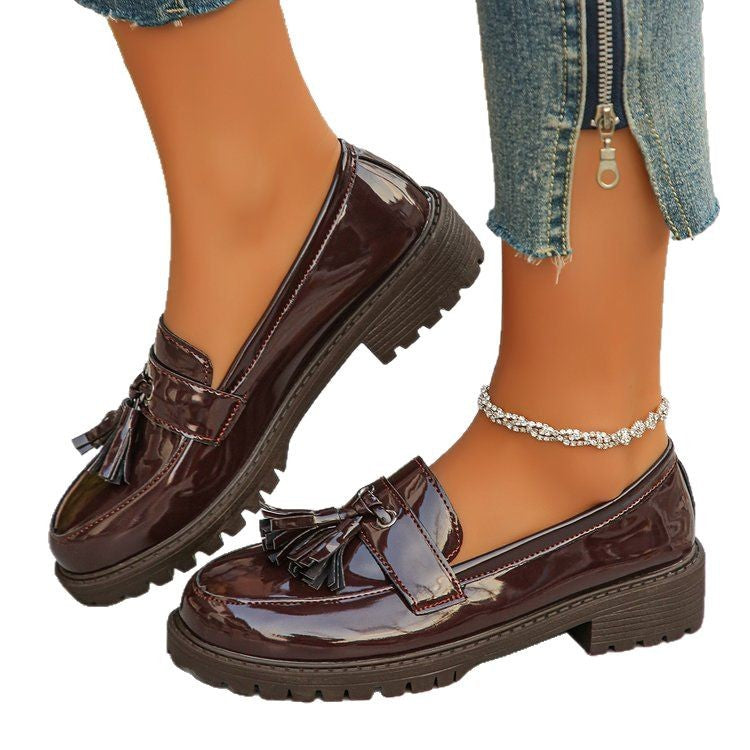 Wholesale women's plus size spring/autumn new british style chunky sole leather loafers with tassel detail - slip-on flats