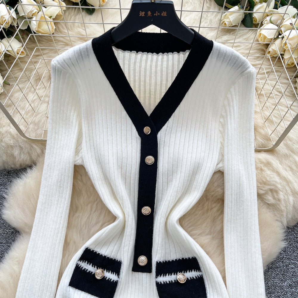 Frenchclassy small fragrant fashionablecontrast colorv neck metal buckle waist slimming lookelegantlong sleevesknittingdress