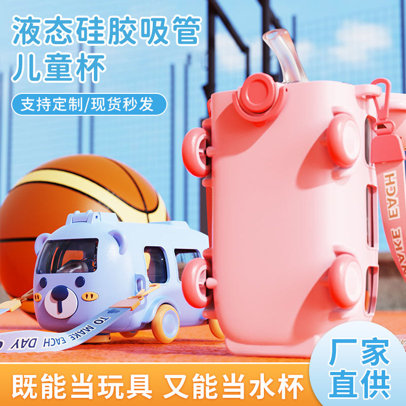 Summer baby bus water cup student kids sports cup large capacity plastic cup with straw plastic cup resistant to falling