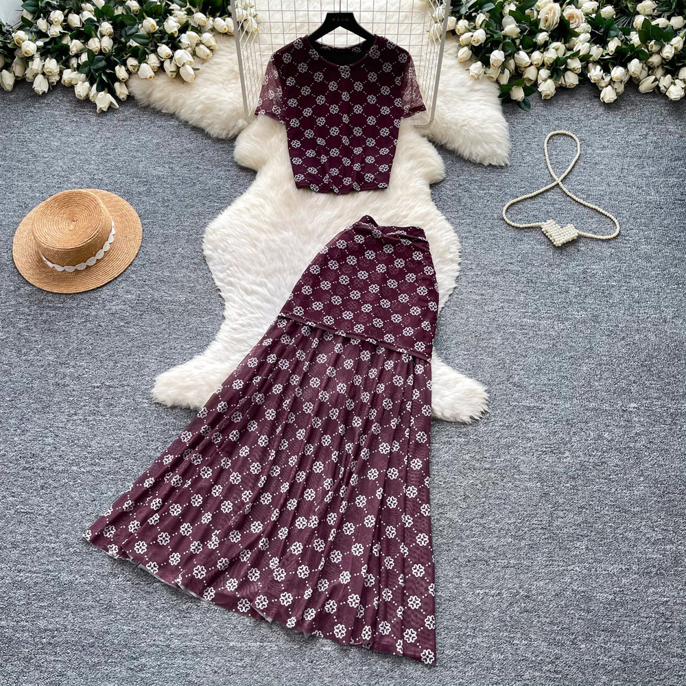Korean style commute chic red polka dot two-piece set: women's summer short-sleeve top & high-waisted pleated skirt - slimming and elegant outfit
