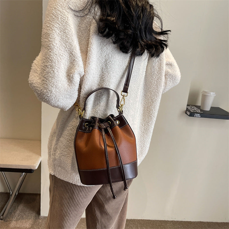 Foreign orders are popular this year, niche bags 2025 new women's bags, fashionable and versatile messenger bags, commuter hand-carried bucket bags.