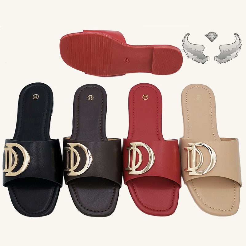 Chaozhou factory wholesale stall women's one-word drag fashion metal decoration versatile comfortable outer slippers Slippers