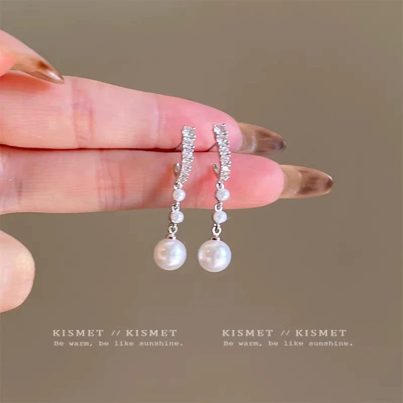 Spring break style white floral earrings - unique dopamine studs, niche design, versatile earrings