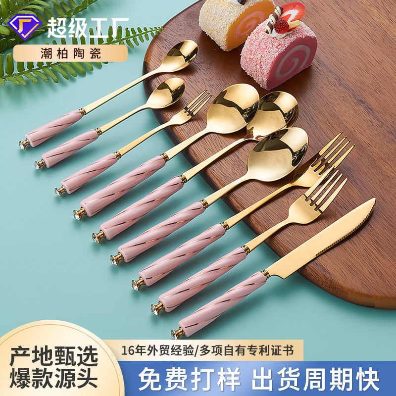 Customized western dinnerware set: thickened steak knife, fork, and spoon set with custom designs. wholesale stainless steel cutlery for hotels