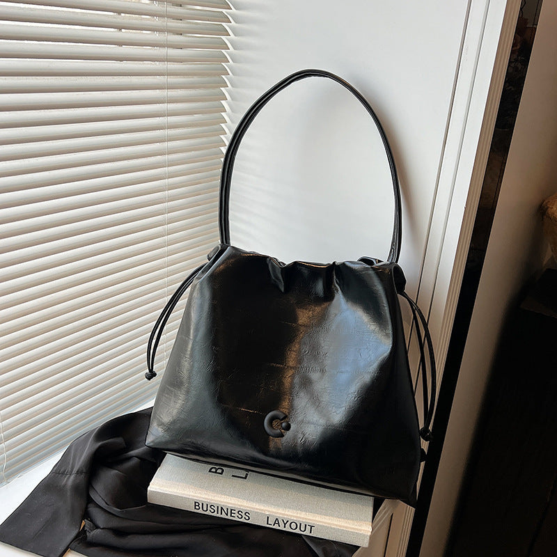 Cross-border textured bucket bag wholesale 2025 new trendy high-end niche women's bag versatile single shoulder messenger tote bag