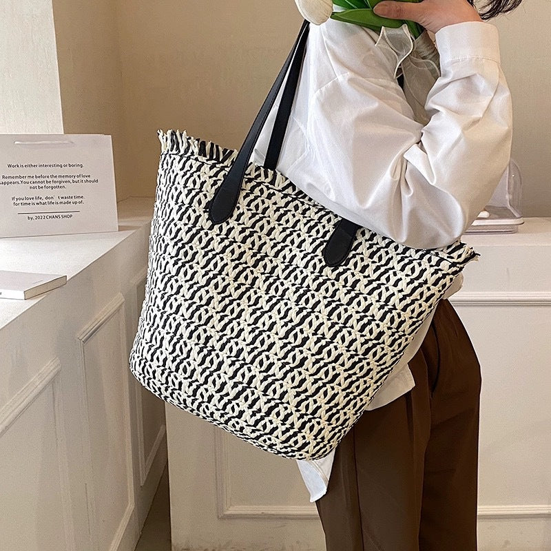 Single shoulder large capacity straw bag woven bag casual beach bag vacation ins straw bag single shoulder portable commuter women's bag
