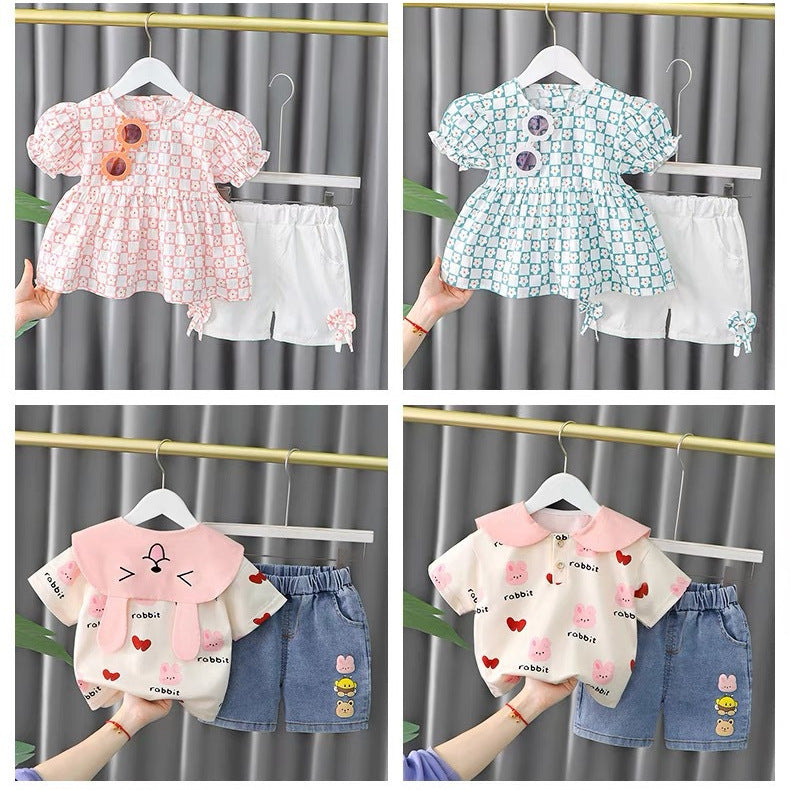 Girls' short-sleeve outfit:  new fashionable and stylish summer two-piece set for baby girls - short-sleeve top and shorts