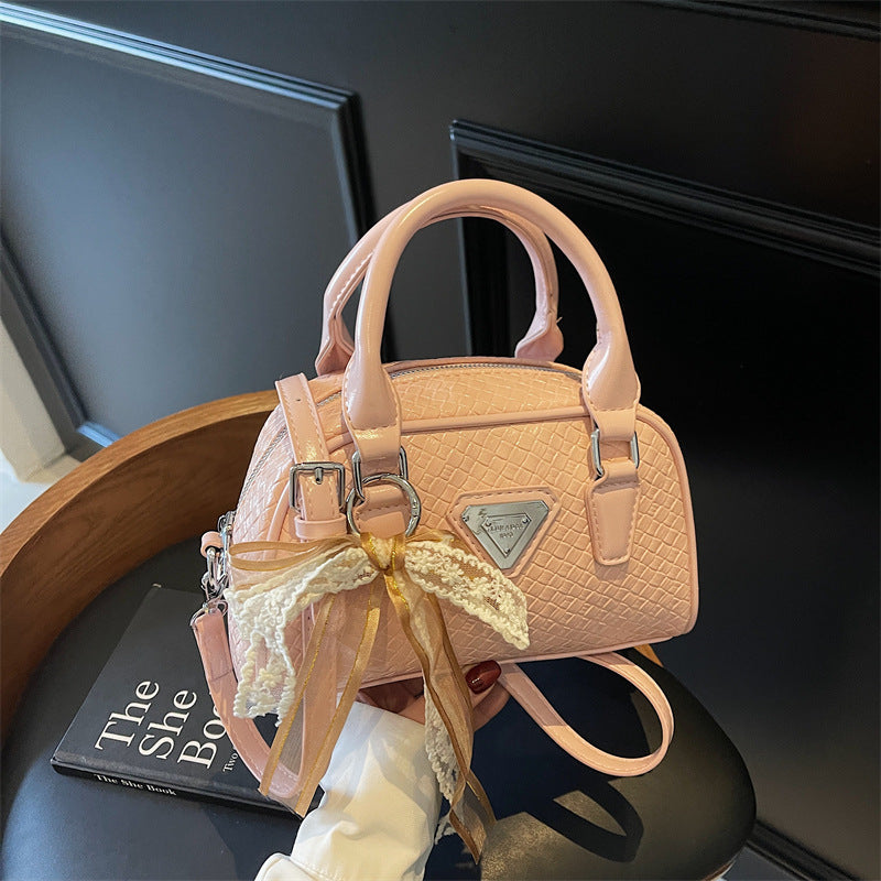 Retro small bag women 2025 new popular versatile messenger bag super fire portable bowling bag fashion shoulder bag