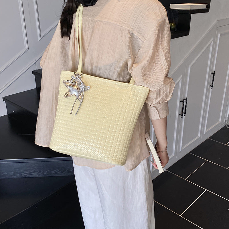 Cross-border popular bags this year, women's large-capacity 2025 new summer versatile casual shoulder messenger bag bucket bag