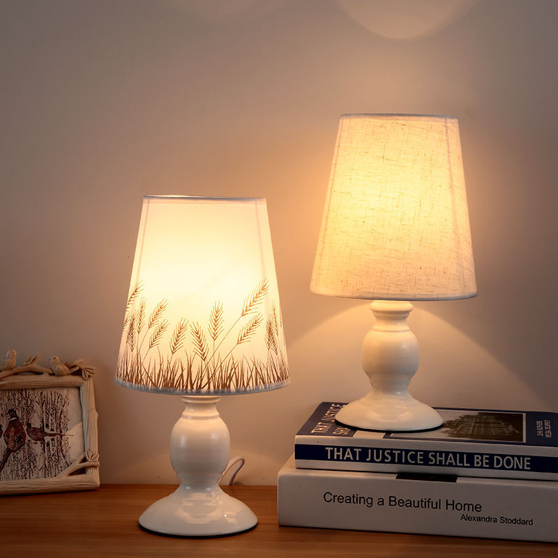Table lamp Bedroom bedside lamp Simple modern creative living room lamp Dimming eye protection Student dormitory bedroom small table lamp