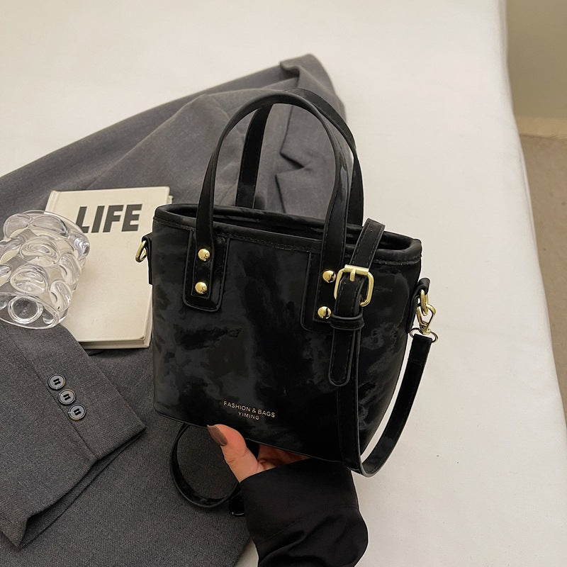 Fashion women's bag 2025 new messenger bag bucket bag niche design high sense foreign versatile shoulder handbag