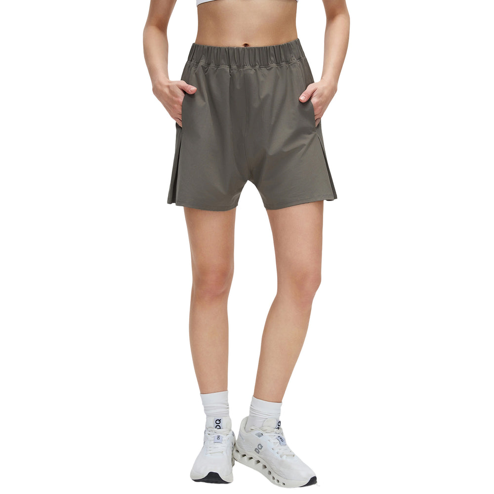 High-waisted, slimming, casual athletic capri pants for women. quick-drying, breathable running, yoga, and fitness shorts for summer. d26047