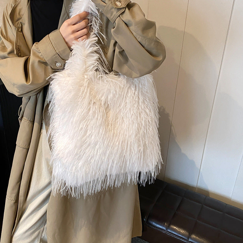 Cross-border European and American fashion plush portable bucket bag women's bag 2025 new winter niche beaded shoulder messenger bag