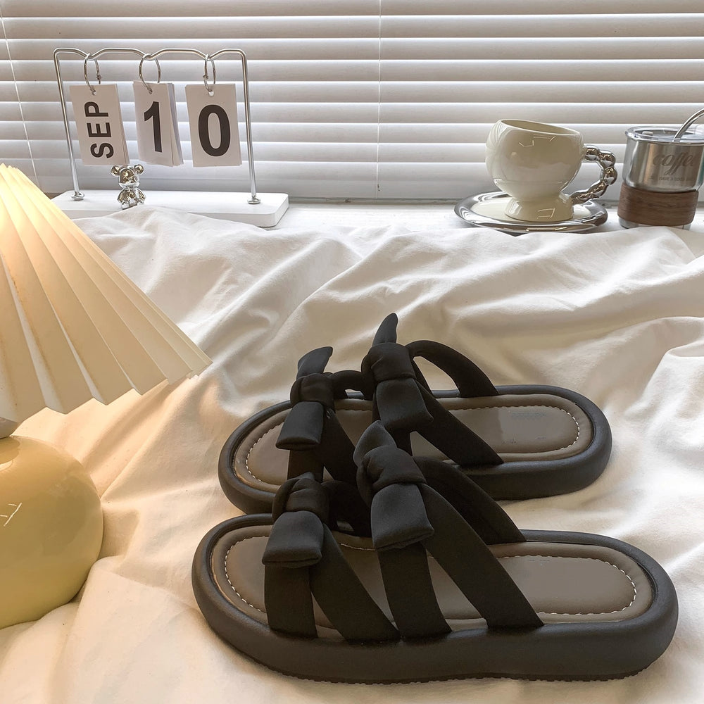 French-style platform sandals for women, perfect for wearing outdoors. new for summer 2026, these sandals pair beautifully with skirts, featuring a fairy-tale aesthetic with a bow accent. a single-strap, slip-on design