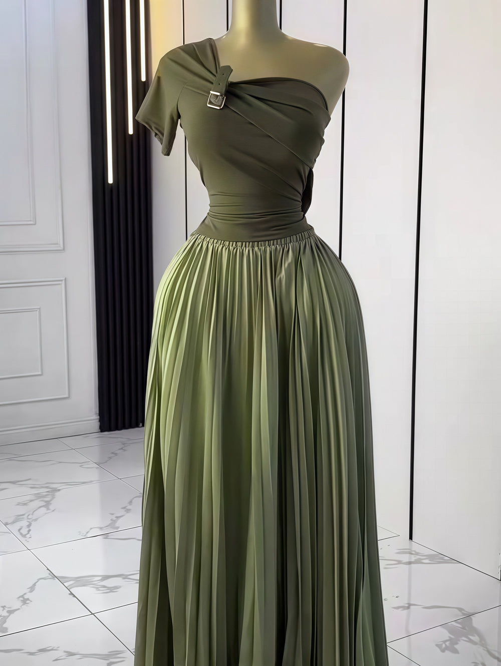 European and american cross-border women's fashion:  autumn new collection - solid color short sleeve bandeau top with asymmetrical neckline, cinched waist, and pleated detailing - elegant two-piece set
