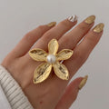 Wholesale statement rings: new cross-border e-commerce jewelry - unique irregular zinc alloy women's flower rings