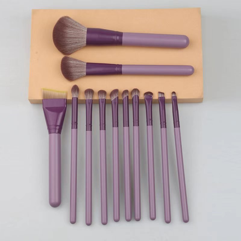 Beginner's wooden handle makeup brush set - complete beauty tool kit with blush, eyeshadow, foundation, and other brushes