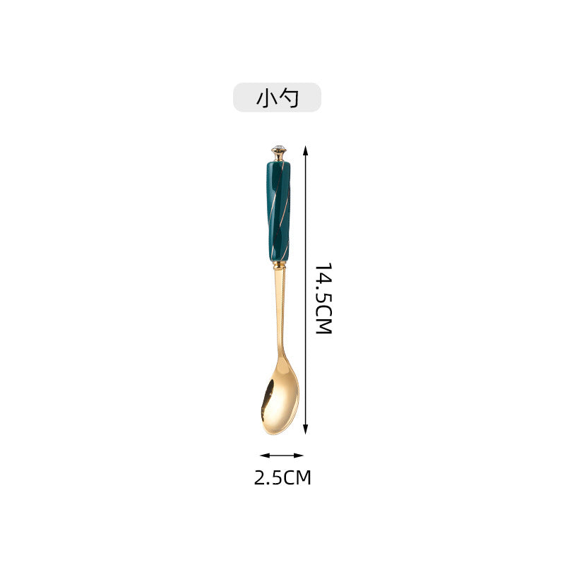 Customized western dinnerware set: thickened steak knife, fork, and spoon set with custom designs. wholesale stainless steel cutlery for hotels