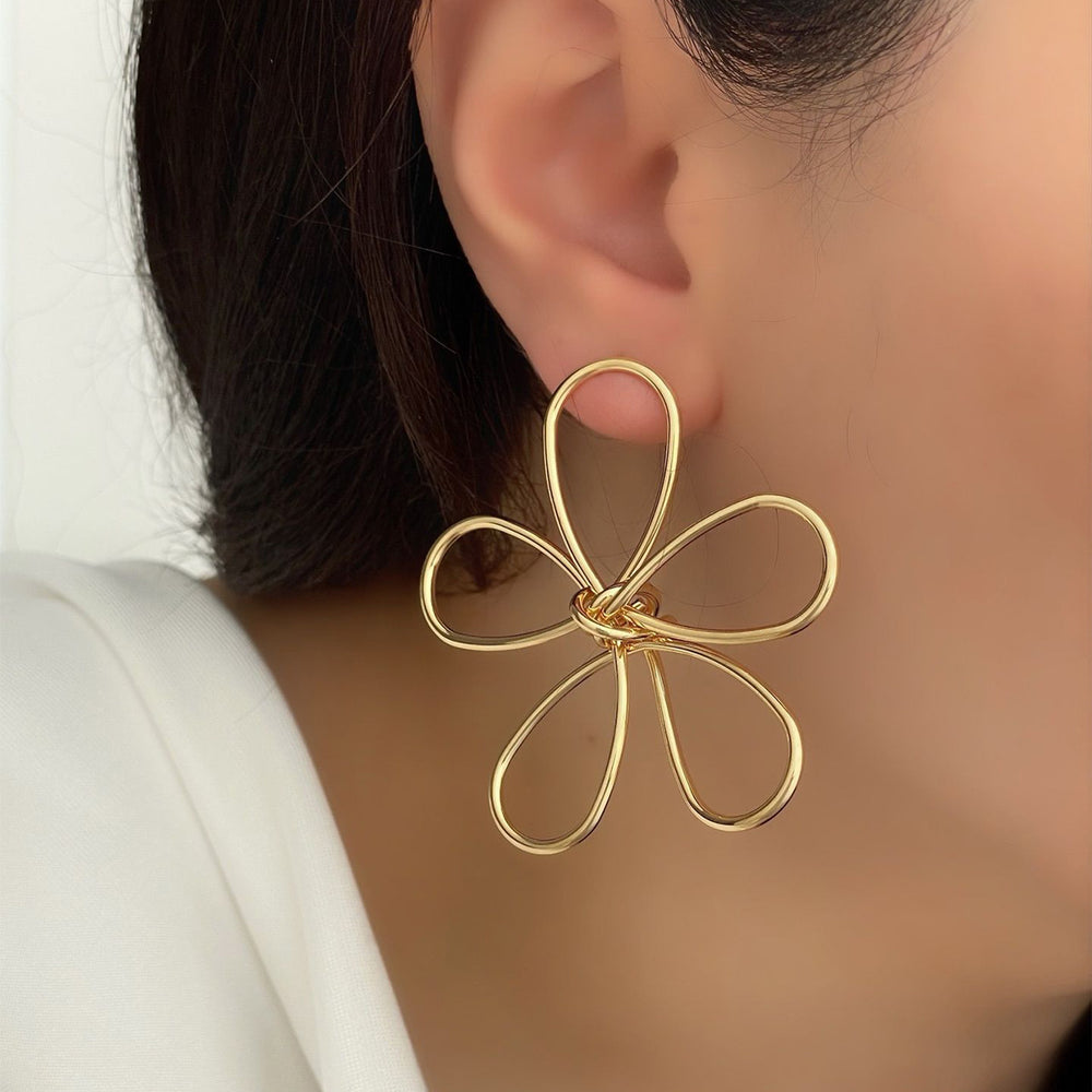Flower earrings wholesale cross-border exaggerated sense of design earrings women's electroplated alloy versatile cut out line braided earrings