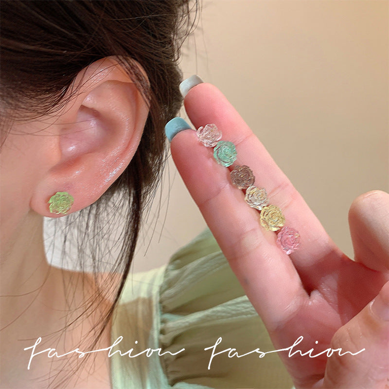 Simple, small, and subtly luxurious floral stud earrings – perfect for everyday wear, exquisitely versatile, and incredibly chic. wholesale options available for these ethereal, fresh, sweet, and elegant earrings