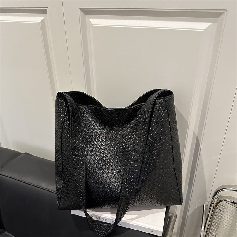 Simple casual tote bag women's Korean version ins trendy fashion large-capacity shoulder bag 2025 new niche underarm bag