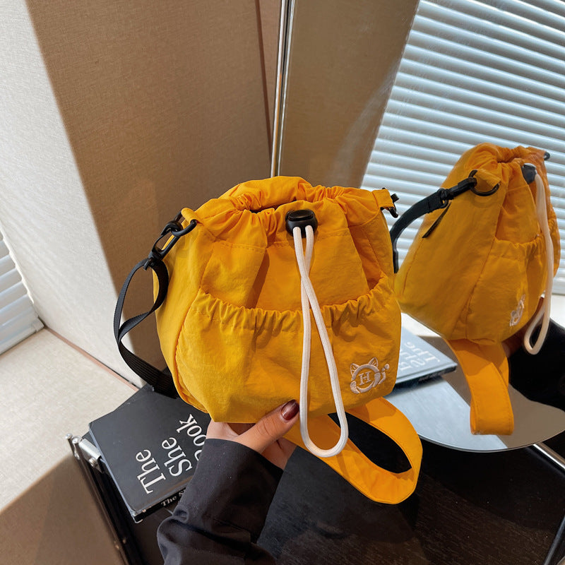 Cross-border pleated bag women's 2025 new popular casual shoulder bag large-capacity messenger bag class commuter bag