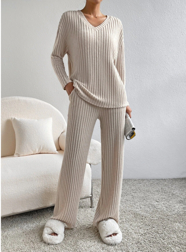 two-piece set for women,  autumn new collection: stylish and casual straight-leg pants with a chic, loose-fit v-neck ribbed knit top