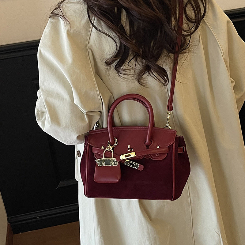 High-end minimalist small bag for women, new 2025 autumn/winter collection, versatile crossbody bag, fashionable casual handbag