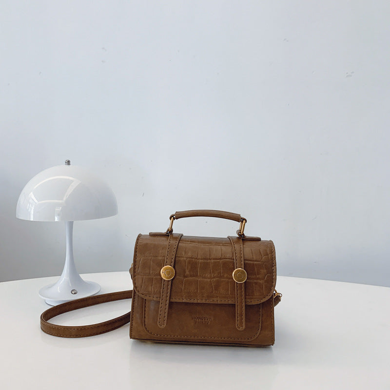 Simple texture college style small square bag women's new 2025 autumn and winter shoulder bag personalized foreign style handbag