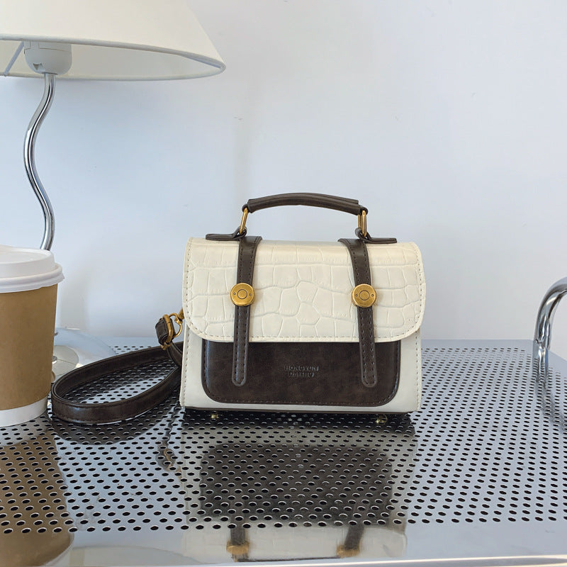 Simple texture college style small square bag women's new 2025 autumn and winter shoulder bag personalized foreign style handbag