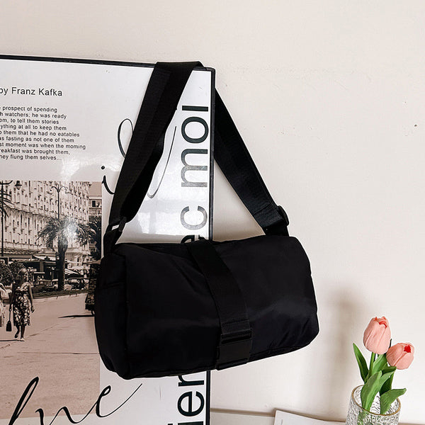 Wholesale large-capacity cloth bag messenger bag women's new solid color simple shoulder bag niche commuter anti-splash dumpling bag