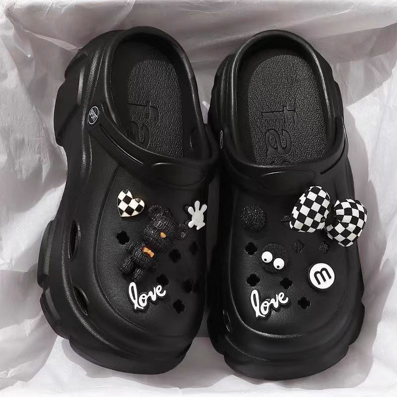 Women's clogs - new 2024 summer collection: chunky sole, non-slip, trendy office-ready, height-increasing, closed-toe sandals for beach and everyday wear