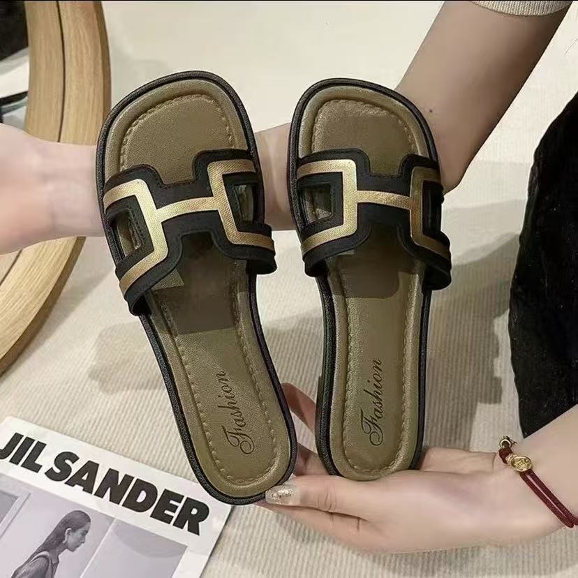 Fairy-style women's sandals and slippers, new trendy and versatile korean-style square heel flat beach sandals for women, perfect for summer 2025