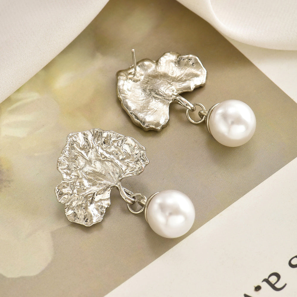 Wholesale faux pearl earrings - european & american cross-border retro fashion earrings - light luxury, high-end, unique, asymmetrical stud earrings for women