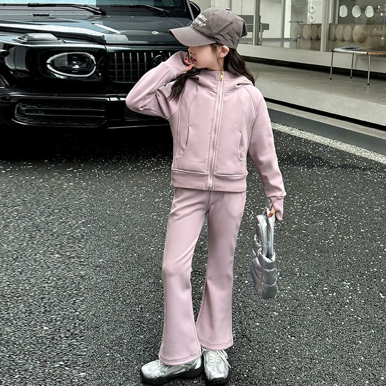 Children's two-piece set:  spring/autumn new arrival - stylish girls' fashion sweatshirt and flare pants, trendy student outfit