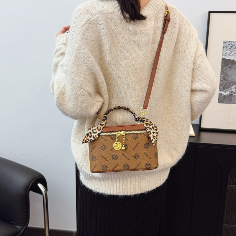 2025 new box bag silk scarf high-end fashion printed letter versatile shoulder crossbody small square bag