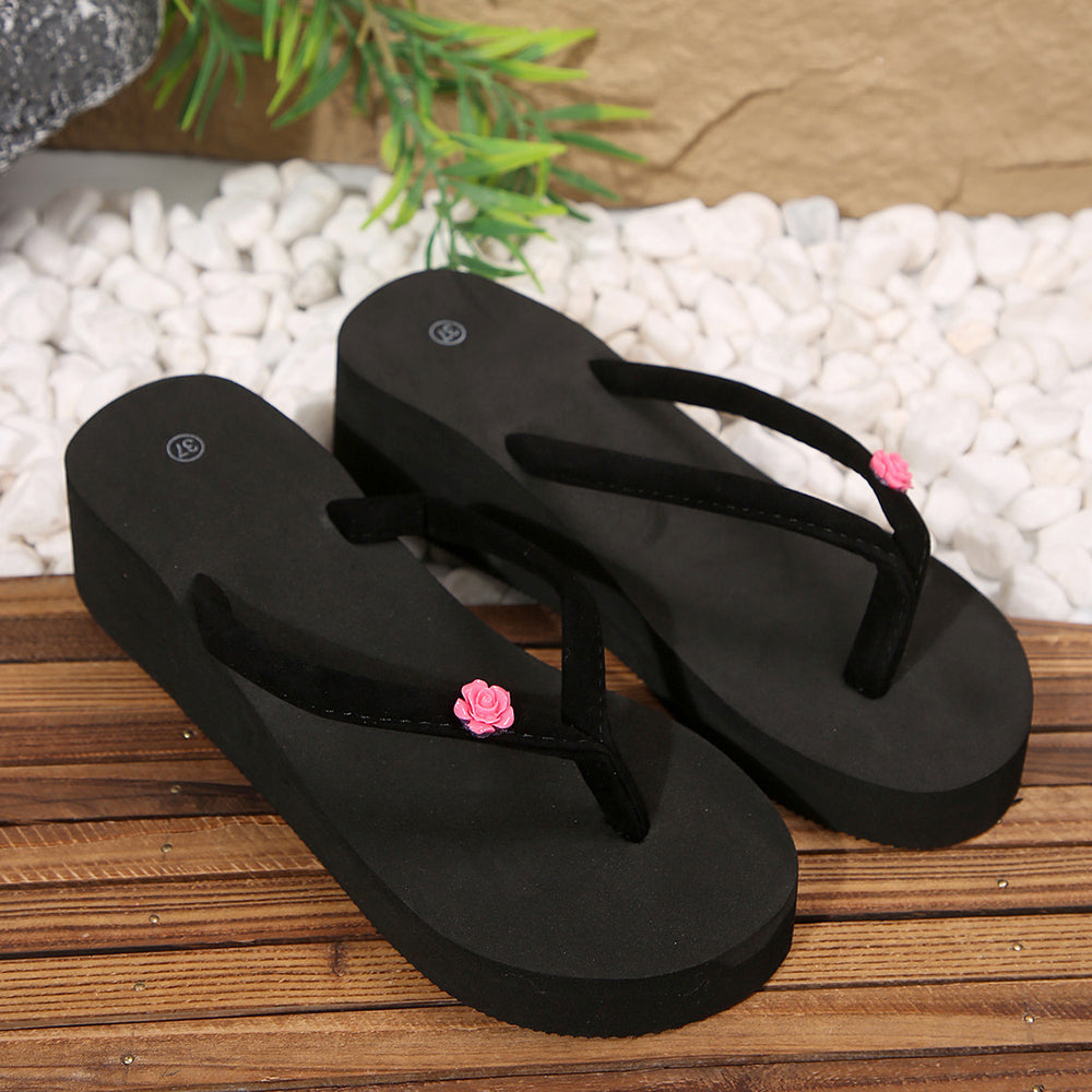 Women's summer flip-flops with medium heel, velvet upper, thin straps, handmade small rose flower detail, suitable for daily wear, non-slip, plus size beach sandals