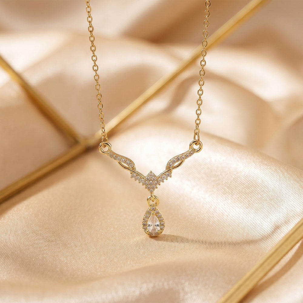 Hot-selling japanese and korean style cubic zirconia teardrop necklace. lightweight luxury, niche design, high-end and elegant, non-tarnishing choker for women