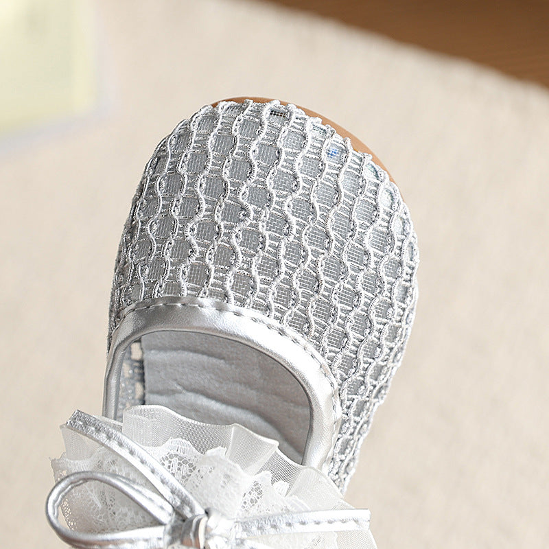 Princess-style girls' mesh pre-walker shoes with bow and pearl accents, soft-soled toddler shoes, breathable and odor-resistant summer sandals