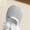 Princess-style girls' mesh pre-walker shoes with bow and pearl accents, soft-soled toddler shoes, breathable and odor-resistant summer sandals