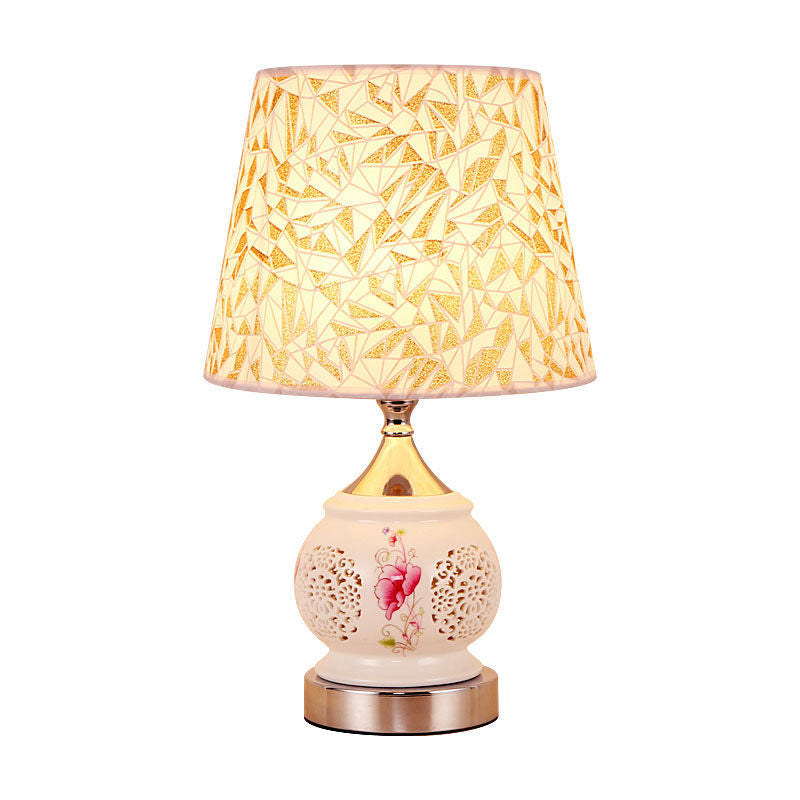 Table lamp creative bedroom bedside lamp personality simple modern warm romantic wedding decoration dimmable night light