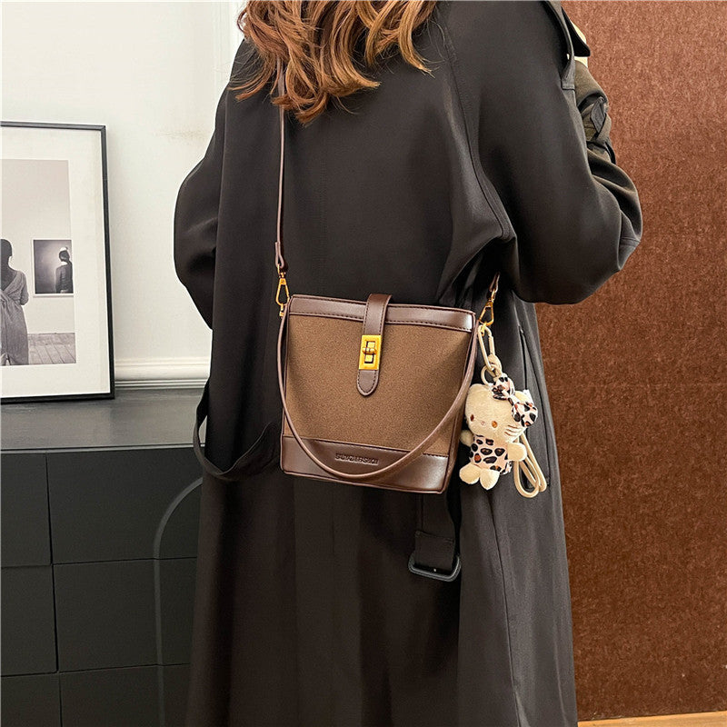 Fashion leopard print bag large capacity women's 2025 new autumn and winter popular foreign style messenger bag fashion portable bucket bag