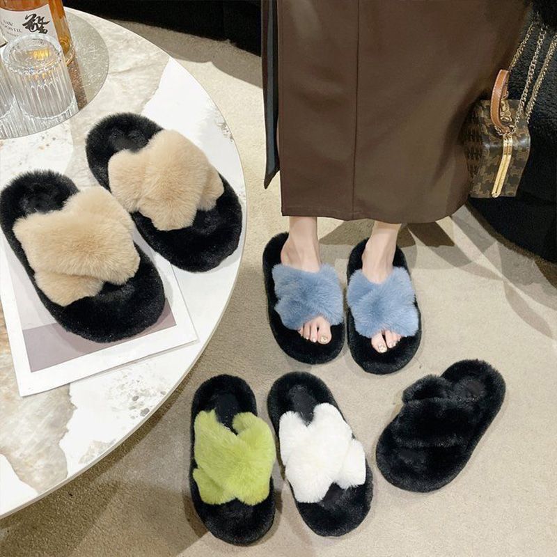 2025 autumn/winter trendy fuzzy slippers - instagrammable, versatile, women's outdoor wear, one-strap mules, chunky platform, criss-cross design
