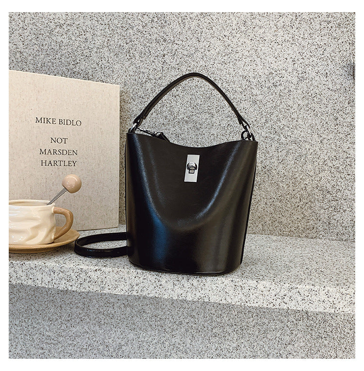 Korean style popular fashion handbag women's autumn versatile large capacity bucket bag light luxury texture shoulder bag crossbody bag