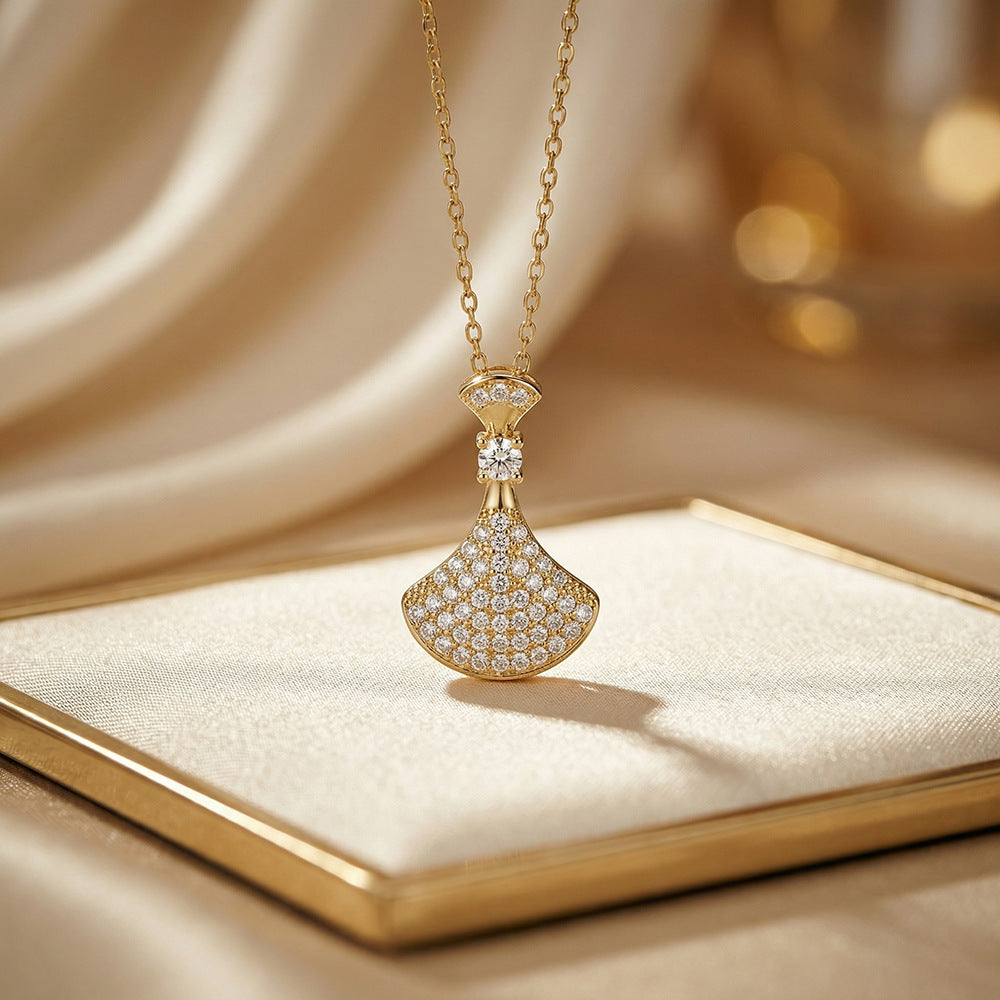 Popular hot-selling zirconium-inlaid classy necklace, accessible luxury, niche women's versatile elegant, simple, non-fading clavicle chain jewelry